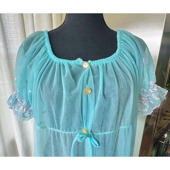 Vintage 60s dressing gown, teal blue, empire waist, embroidered puff sleeves - Picture 2 of 8